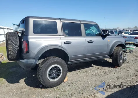 2022 Ford Bronco Base z USA, uszkodzony, nr VIN 1FMEE5DH0NLB07684